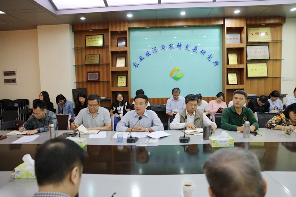 何秀古到農(nóng)經(jīng)所宣講黨的十九大精神