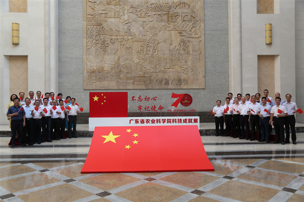 “我和國旗同框”（一）：真情告白祖國！