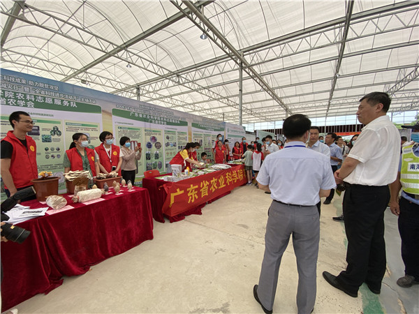 我院參加科技進步活動月主場農(nóng)業(yè)科普志愿活動