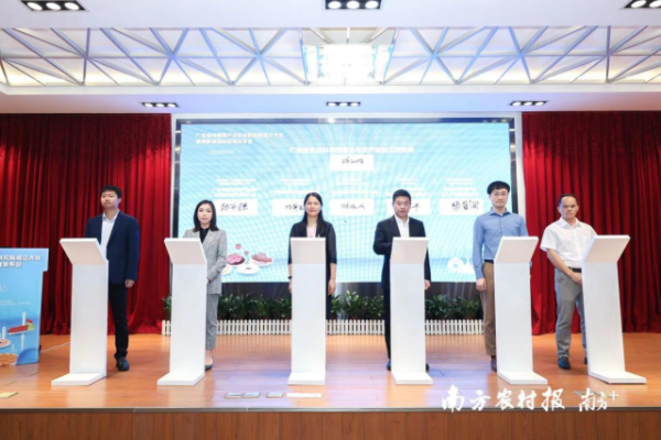 預(yù)制菜聯(lián)合研發(fā)項(xiàng)目簽約儀式。