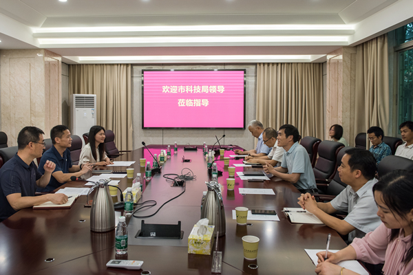 市科學(xué)技術(shù)局農(nóng)村和社會(huì)發(fā)展科技處到植保所調(diào)研.jpg